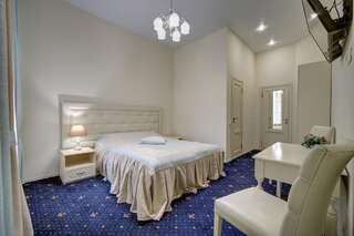 Гостиница Жан Поль Санкт-Петербург Улучшенный двухместный номер с 1 кроватью или 2 отдельными кроватями-1