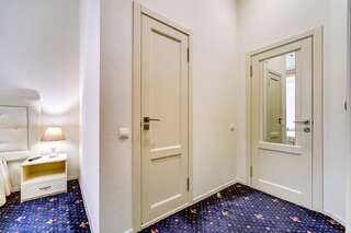 Гостиница Жан Поль Санкт-Петербург Улучшенный двухместный номер с 1 кроватью или 2 отдельными кроватями-10
